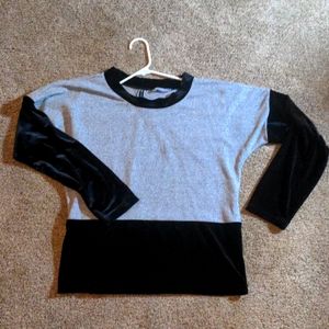 Women's size large top - Gray with faux velvet